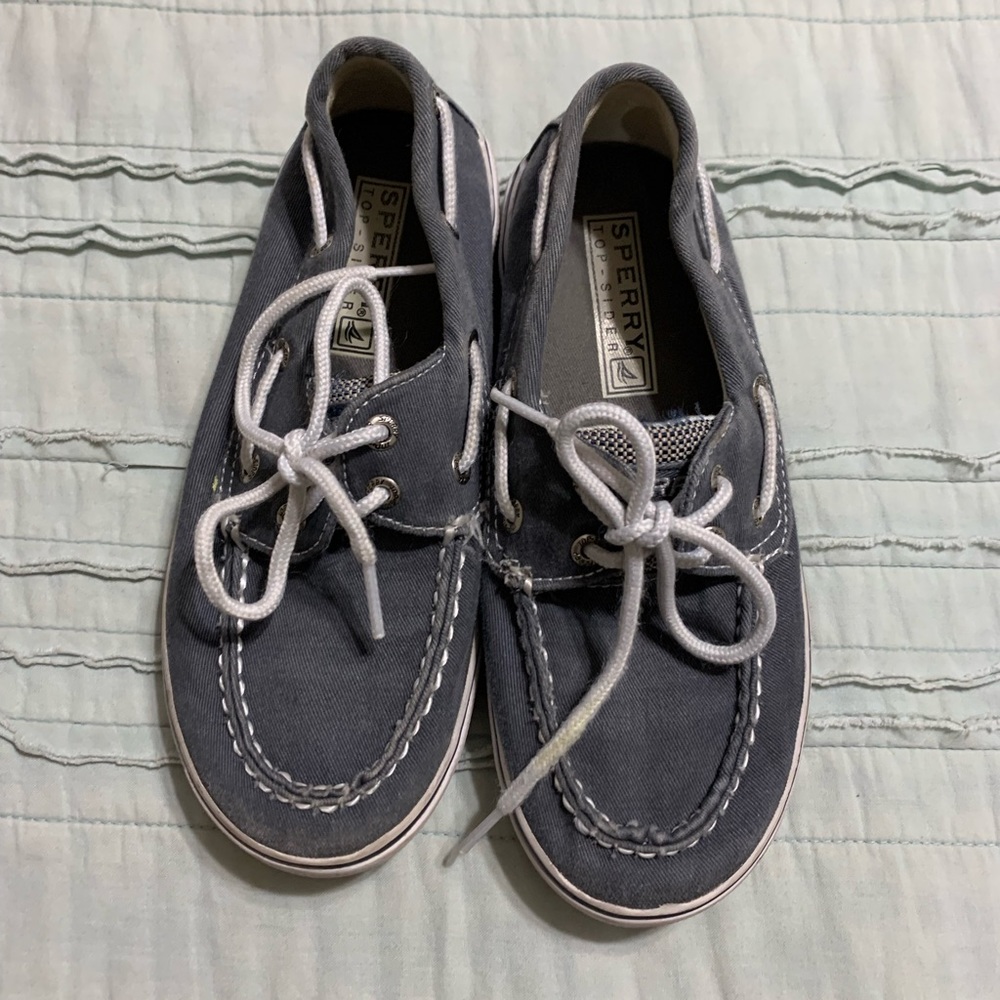 Boys navy Sperrys